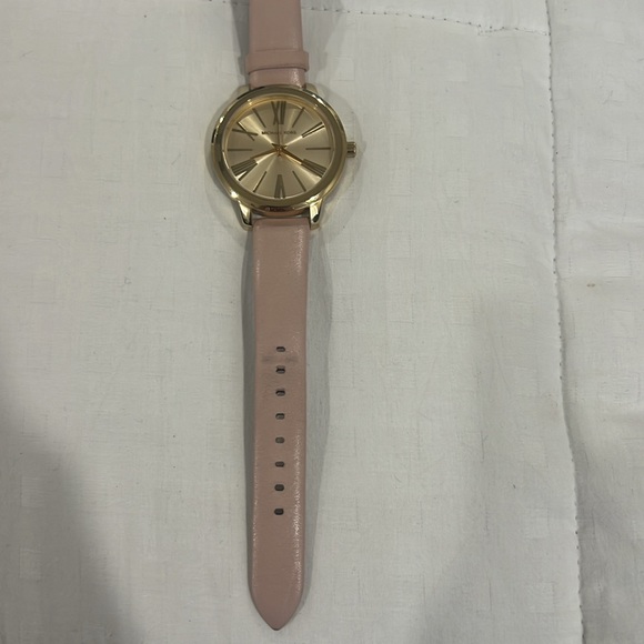 Mauve pink Michael Kors watch - Picture 3 of 6